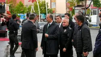 Hakkari Valisi İbrahim Taşyapan, Temel Kazısı Sonrası Oluşan Çatlakları İnceledi