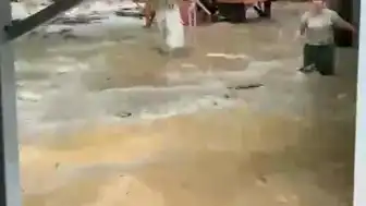 Hatay'da Kuvvetli Sağanak Nedeniyle Caddeler ve Evler Sular Altında Kaldı
