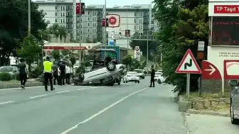 Hatay'da Trafik Kazası: Otomobil Refüje Çarparak Takla Attı, Sürücü Yaralandı