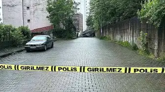 Hopa'da Yağışlar Heyelana Yol Açtı: Dev Kayalar Yolu Kapattı