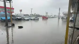 Iğdır'da Şiddetli Sağanak: Cadde ve Sokaklar Sular Altında Kaldı