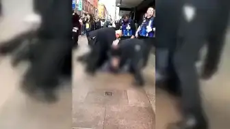 İrlanda'da Polisin Müdahalesi Sonucu Bir Gözaltı Hayatını Kaybetti