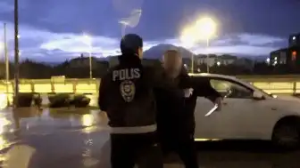 Isparta'da Alkol Denetiminde Yolcu Gazeteciye Saldırdı