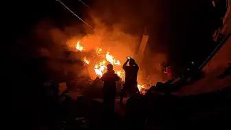 İsrail Ordusu Gazze'de Bir Binayı Bombaladı