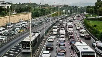 İstanbul'da 25 Mayıs Pazartesi Trafik Durumu: Yoğunluk Yaşanan İlçeler ve Alternatif Güzergahlar