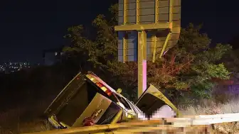 İzmir'de Feci Kaza: Hafif Ticari Araç Şarampole Devrildi, 2 Kişi Hayatını Kaybetti