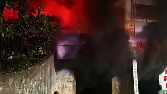 Kolonya İmalathanesinde Yangın: Bir İtfaiye Eri Yaralandı