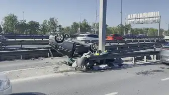 Küçükçekmece'de Trafiği Etkileyen Kaza: Otomobil Takla Attı