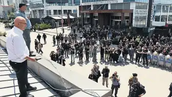 Mahmut Tanal'ın Yurtdışı Seyahati Tepki Çekti