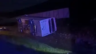 Malatya-Kayseri yolunda midibüs devrildi: 27 yaralı