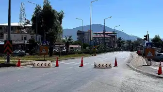 Mersin'de D-400 Karayolu'ndaki Köprüde Kısmi Göçük Nedeniyle Trafik Durdu