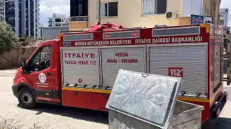 Mersin'de Spot Eşya Dükkanının Arkasında Çıkan Yangında Çevre Kara Dumanlara Büründü