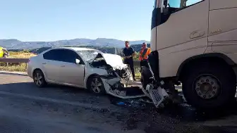 Mersin'de Trafik Kazası: Anne ve Kızı Hayatını Kaybetti, Baba Ağır Yaralandı
