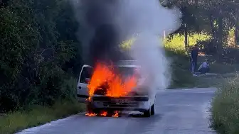 Osmaniye'de Ormana Yakın Noktada Otomobil Yangını Söndürüldü