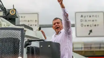 Özgür Özel, İzmir'de Miting Düzenleyeceklerini Duyurdu