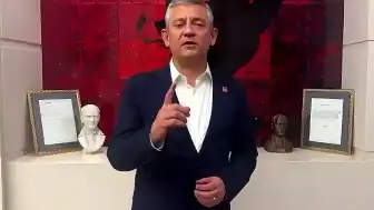 Özgür Özel'den 'Polis Baskını' Açıklaması: 'Bir Saldırı Altındayız, Buradan Çıkmayacağız!'