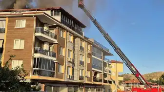 Pamukkale'de Apartman Çatısında Yangın: Hasar Meydana Geldi