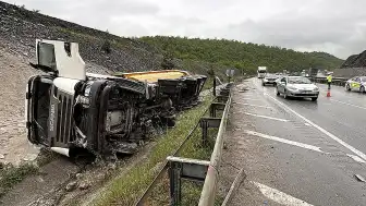 Samsun'da İki TIR Çarpıştı: 2 Sürücü Yaralandı