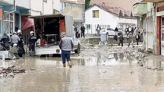 Samsun'da Sel Afeti: 4 Mahallede Elektrik Kesintisi, Okullarda Eğitime Ara Verildi