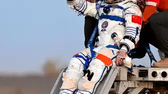 Shenzhou-21 Astronotları 210 Günlük Görevin Ardından Dünya'ya Döndü