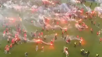 Slavia Prag-Sparta Prag derbisinde olaylar çıktı: Maç yarıda kaldı