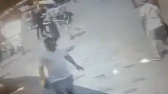 Taksim'de Kazmalı Saldırı: Esnaf Tekme Tokat Dövüldü