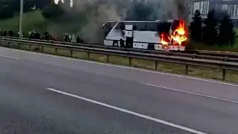 TEM Otoyolu'nda Seyir Halindeki Yolcu Otobüsü Alev Aldı