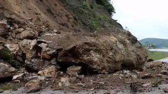 Tokat-Çat kara yolu heyelan nedeniyle ulaşıma kapandı
