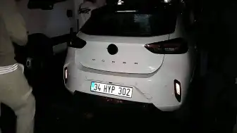 Üsküdar'da Park Halindeki Üç Araç Alevlere Teslim Oldu
