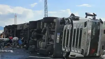 Ağrı'da Zincirleme Trafik Kazası: 1 Ölü, 4 Yaralı