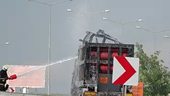 Aksaray'da TIR'da Çıkan Yangın Ormana Sıçradı