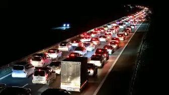 Anadolu Otoyolu Düzce Geçişinde Bayram Dönüşü Trafik Yoğunluğu