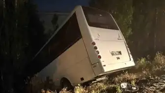 Ankara Mamak'ta Servis Aracının Şarampole Devrildiği Kazada 8 Yaralı