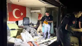 Antalya Serik'te Otomobilin Direğe Çarpması Sonucu Motor Parçası İşçi Barakasına Uçtu