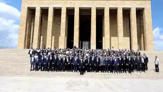 Aziz Yıldırım ve Yönetimi Anıtkabir'i Ziyaret Etti