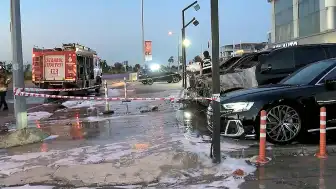 Bakırköy'de Galerideki 4 Lüks Otomobil Kundaklandı: 50 Milyon TL'lik Hasar