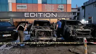 Bakırköy'de Oto Galerde Yangın: 50 Milyon TL Değerinde 4 Araç Kül Oldu, Kundaklama Şüphesi Araştırılıyor