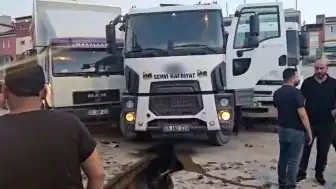 Eskişehir'de Freni Boşalan Kamyon Parka Metreler Kala Durabildi