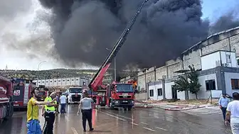 Gaziantep'te Tekstil Fabrikasında Yangın: Ekipler Müdahale Ediyor