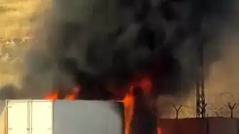 Hatay'da Sınır Kapısında Park Halindeki 2 Tır Yandı