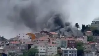İstanbul Fatih'te Bir Binada Yangın Çıktı: Araçlara Sıçradı