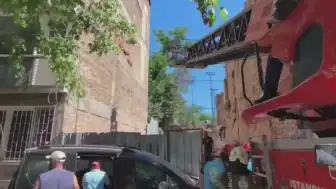 İstanbul Kadıköy'de Yıkım Çalışması Sırasında Bina Kısmi Çökme Yaşadı: İşçiler Göçük Altında Kaldı