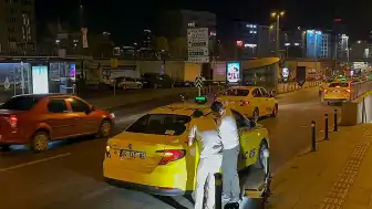 İstanbul'da Taksi Şoförü Yolcu Tarafından Darbedilerek Ağır Yaralandı