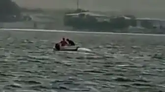 Küçükçekmece Gölü'nde Kayık Alabora Oldu, Mahsur Kalanlar Kurtarıldı
