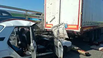 Osmaniye Düziçi'nde Otomobil Tıra Çarptı: 3'ü Çocuk 5 Yaralı