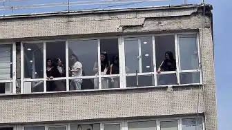 Samsun'da İş Hanından Düşen Sıva Parçaları 2 Kişiyi Yaraladı