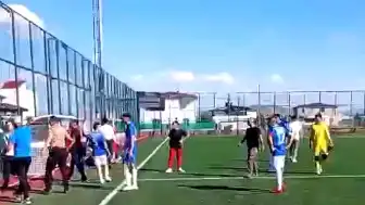 Türkoğlu'nda Şampiyonluk Maçı Sonrası Saha ve Tribünlerde Kavga Çıktı