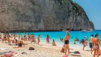 Zakintos Adası'ndaki Navagio Plajı Heyelan Tehlikesi Nedeniyle Kapatıldı