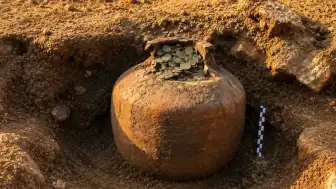 Arkeolojik Kazılarda Toprağa Gömülü Küplerden 40 Bin Sikke Çıkarıldı