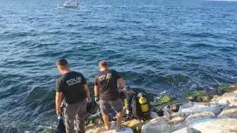 Aydın Kuşadası'nda Dalgalara Kapılan 12 Kişiden 3'ü Hayatını Kaybetti